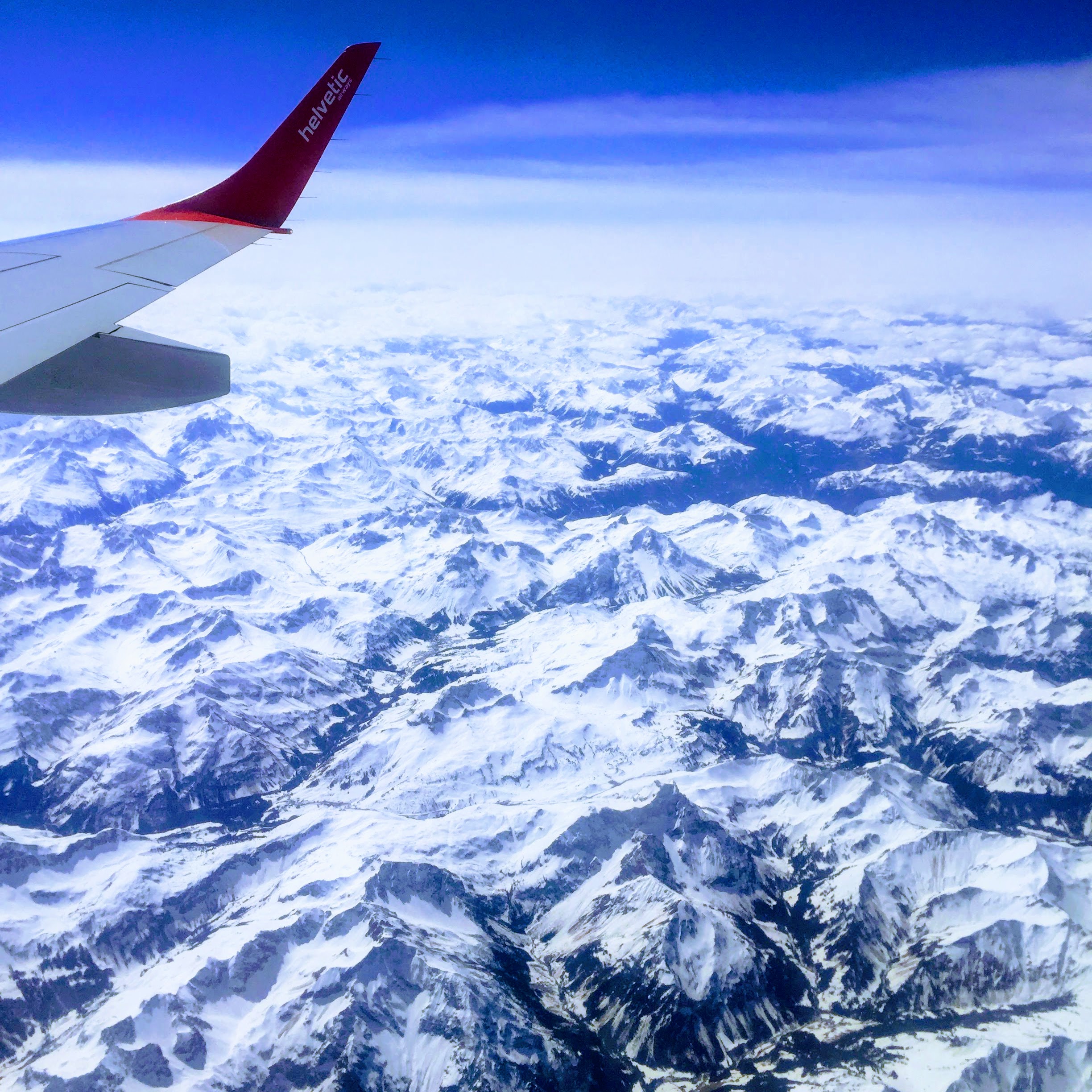 Blick aus dem Flugzeugfenster