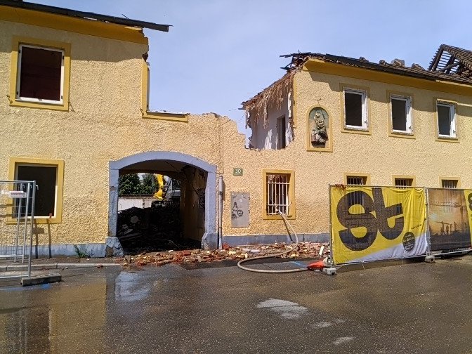 Abbruch eines alten Hauses in der Granatengasse in Graz